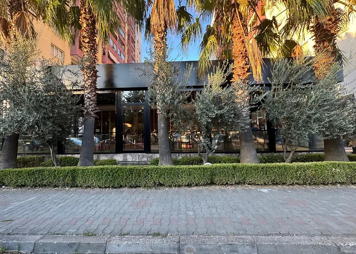 Skyview & アパート ティラナ